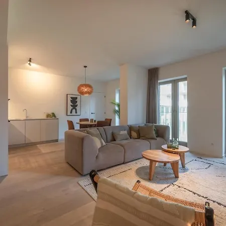 Апартаменти Stylish 2-bedroom With Terrace *