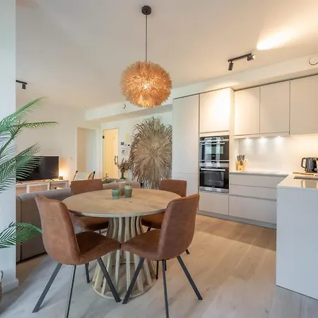 Апартаменти Stylish 2-bedroom With Terrace Остенде