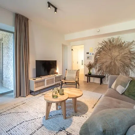 Stylish 2-bedroom With Terrace Oostende