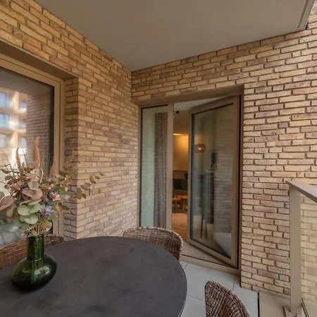 Stylish 2-bedroom With Terrace Oostende