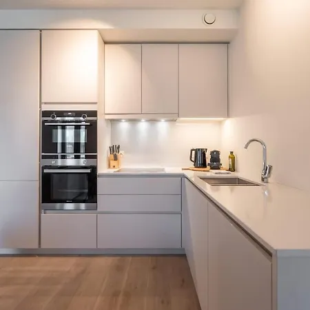 Stylish 2-bedroom With Terrace Lägenhet *