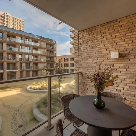 Stylish 2-bedroom With Terrace Апартаменти