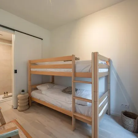 Stylish 2-bedroom With Terrace Lägenhet *