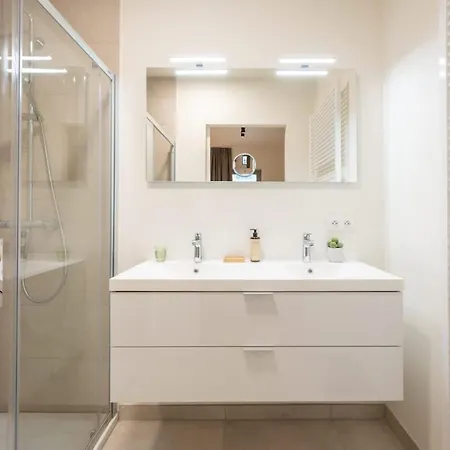 Stylish 2-bedroom With Terrace Апартаменти Остенде