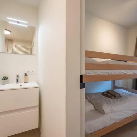 Stylish 2-bedroom With Terrace Апартаменти