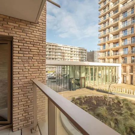 Stylish 2-bedroom With Terrace Апартаменти *